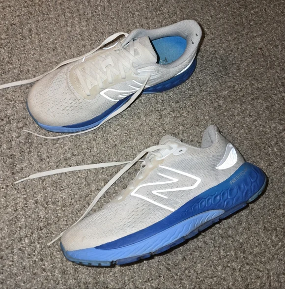 Women's New Balance White and Blue Running Athletic Shoes Size 9.5 - Picture 2 of 7